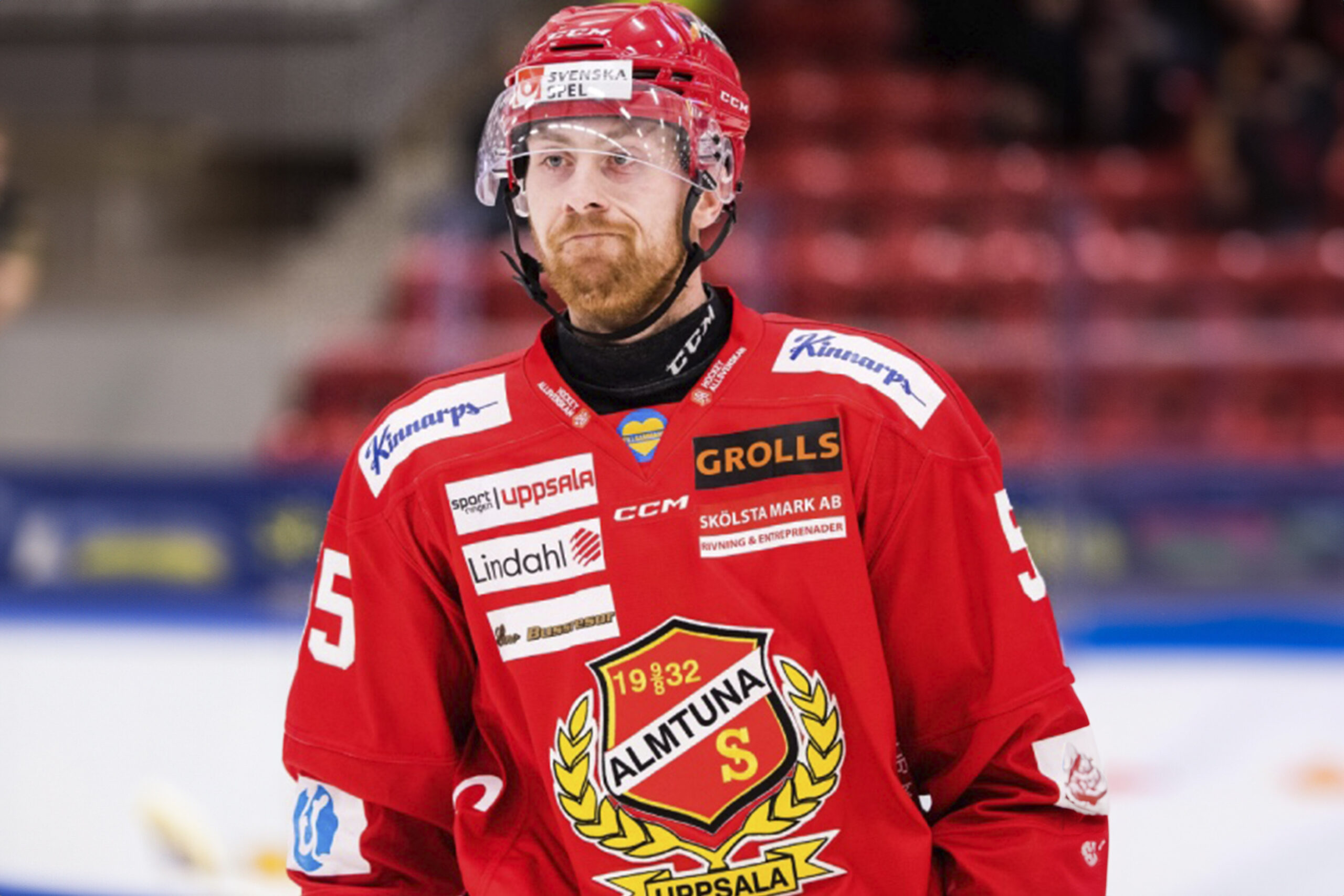 Profile shot of defenseman Andreas Söderberg.